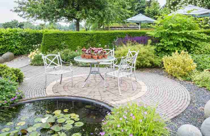 How to Transform a Neglected Garden into a Relaxing Oasis